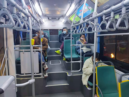 游1路開(kāi)夜班車2(馮岑)_副本.jpg 游1路開(kāi)夜班車2(馮岑)_副本.jpg